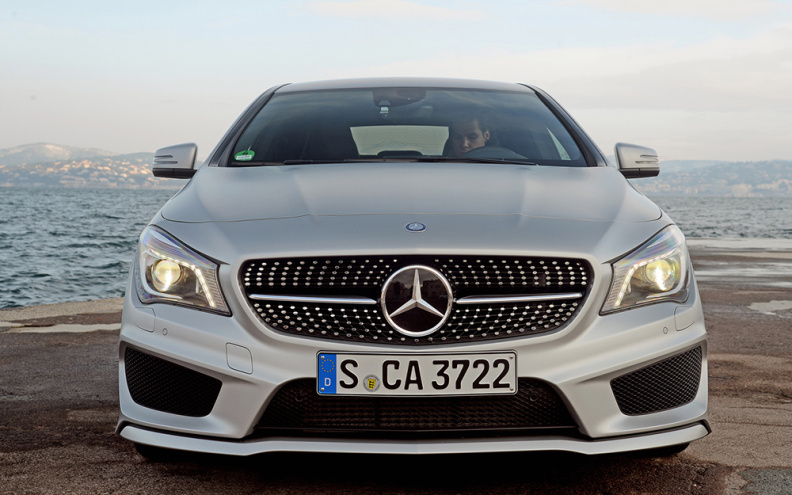 2014-Mercedes-Benz-CLA250-front-end-2