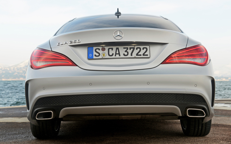 2014-Mercedes-Benz-CLA250-rear-end