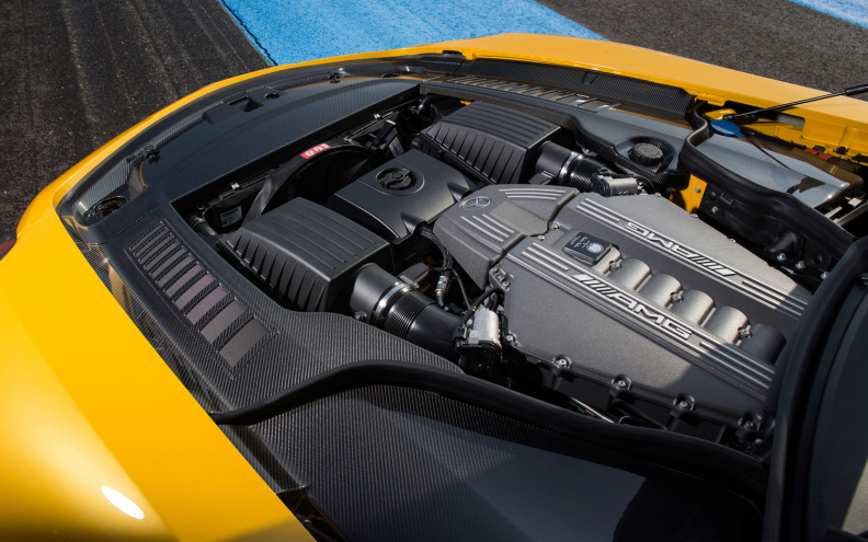 2014-mercedes-benz-SLS-AMG-black-series-engine